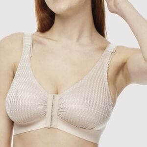 Carole Martin Women's Comfort Bra -Cream Size 38